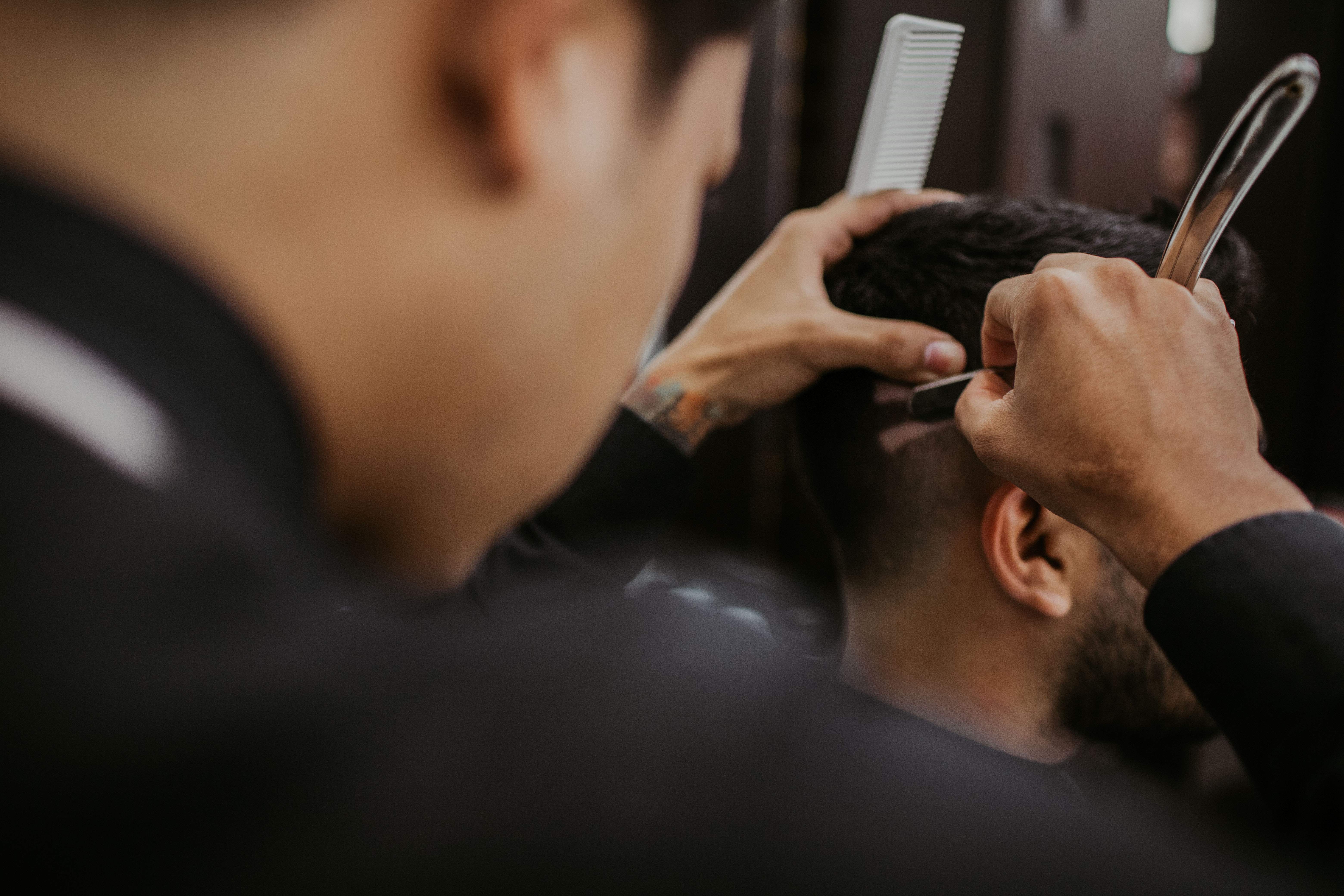 adult-barber-barbershop-1453005
